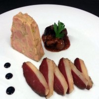Terina z kachních foie gras, doplněná uzenými kachními prsíčky a domácí fíkovou marmeládou